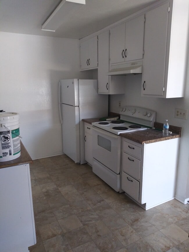 Building Photo - 23815 Hemlock Avenue, Unit 8