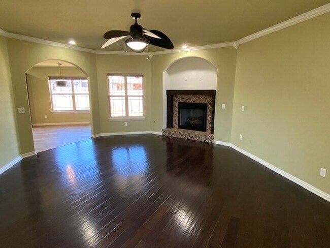 Building Photo - Fabulous Home & Location!