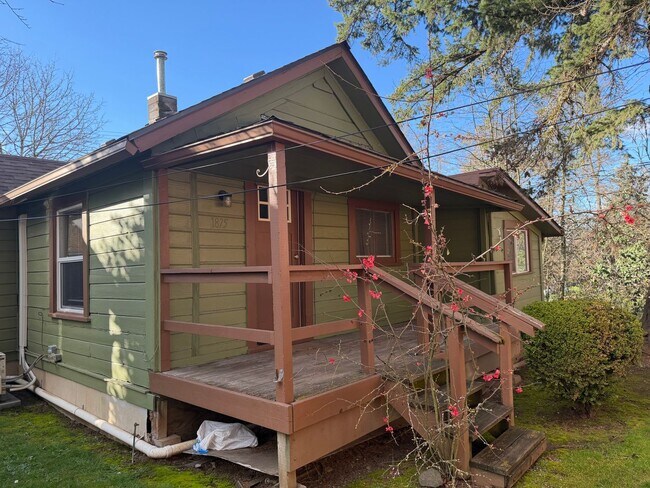 Foto del edificio - 2 bedroom 1 bathroom house - Close to Campus!