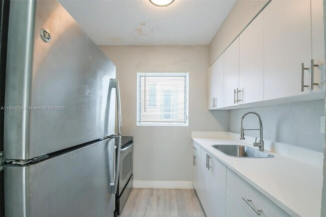 Building Photo - 934 Meridian Ave