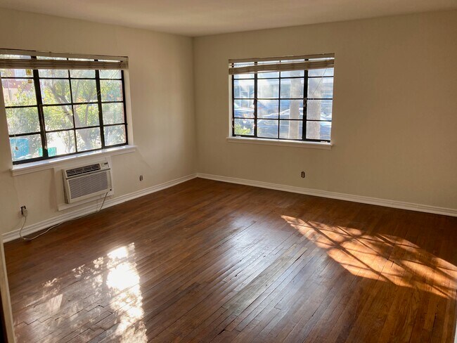 Another view of living room. - 3817 S Shepherd Dr