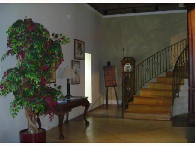 Building Photo - 610 Elm St