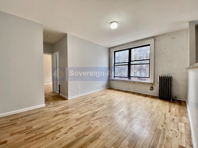 Foto del edificio - 70 Post Avenue