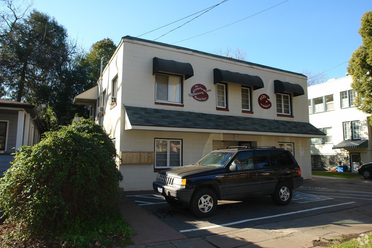 Building Photo - 1121 Magnolia Ave