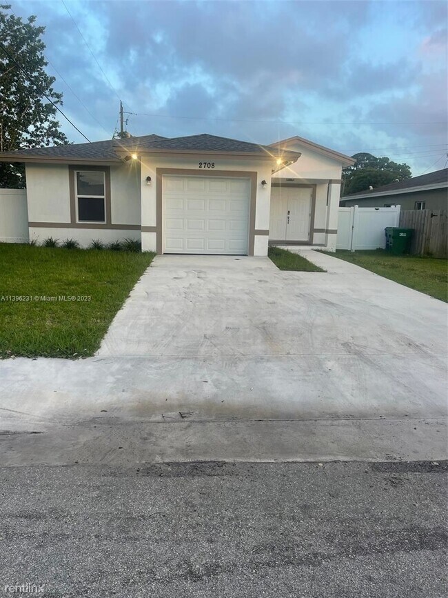 Foto del edificio - 3 br, 2.5 bath House - 2708 NW 9th Ct # 2708