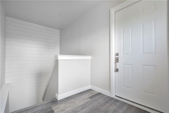 Building Photo - 2329 McKees Rocks Rd