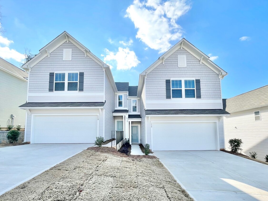 Primary Photo - Brand New Paired Home minutes from I-77 an...