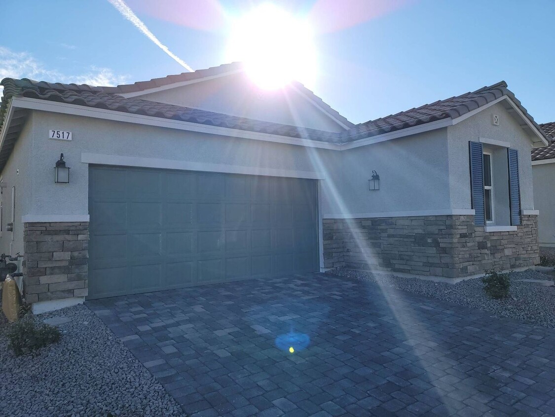 Primary Photo - Amazing Brand New 3 Bedroom 2 Bath Single ...