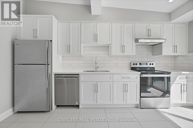 Photo du bâtiment - 58 Regal Rd