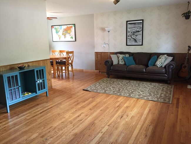 Building Photo - Awesome Melody Valley Cul De Sac Home!