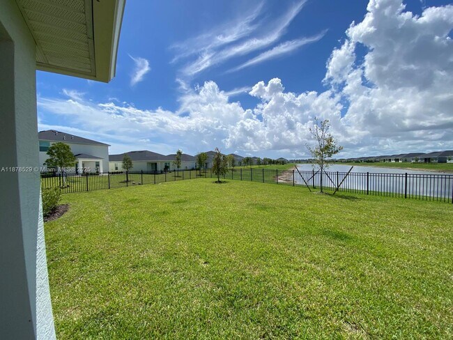Building Photo - 11060 Middle Strm Dr