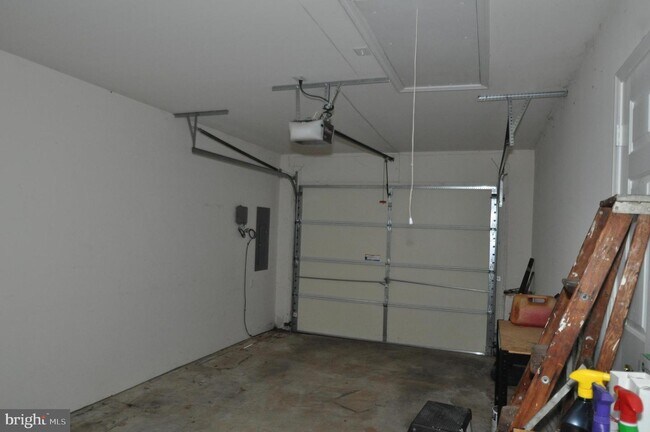 Building Photo - 1111 Jousting Way
