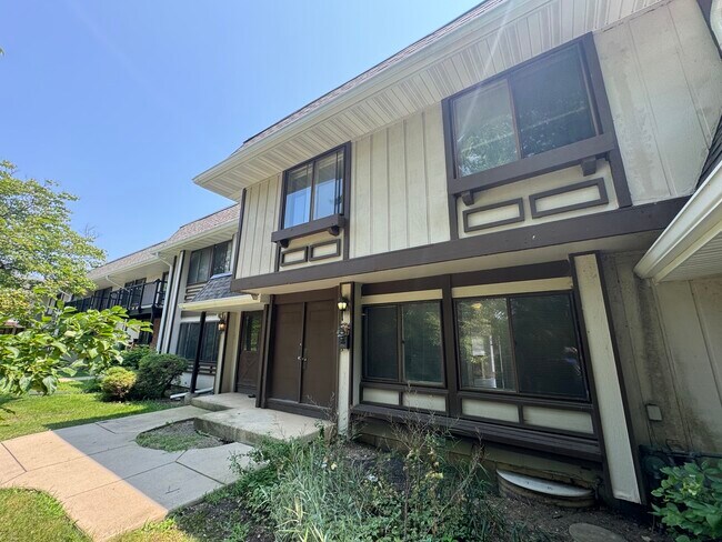 Building Photo - 5704 Tiburon Ct