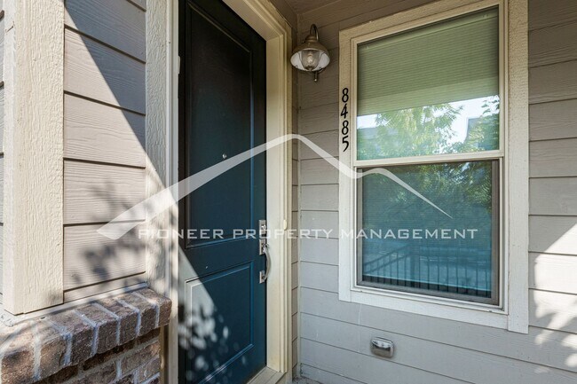 Foto del edificio - Lovely Townhome with Central AC and Washer/Dryer!