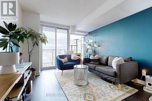 Photo du bâtiment - 72 Esther Shiner Blvd