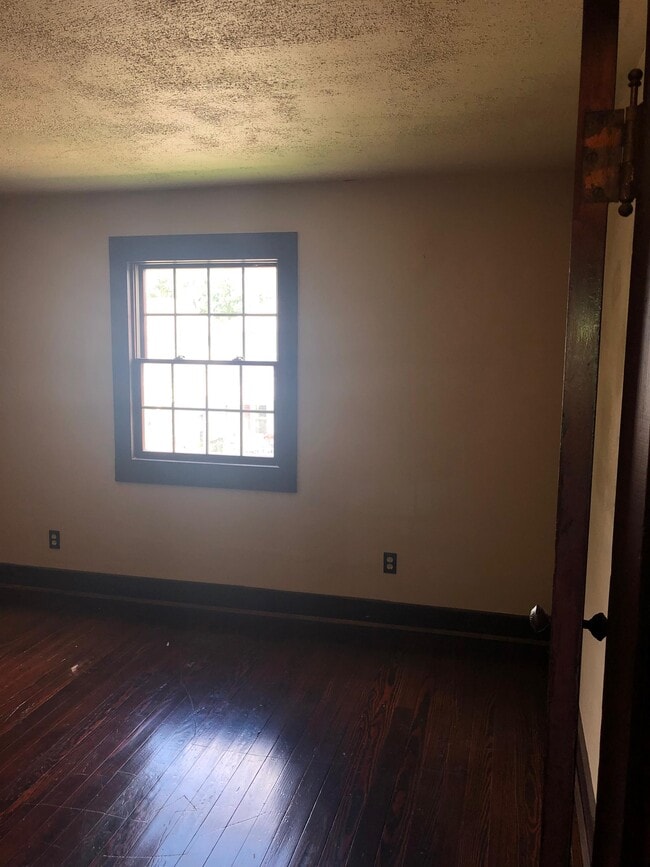 Building Photo - 1820 Clarendon Ave