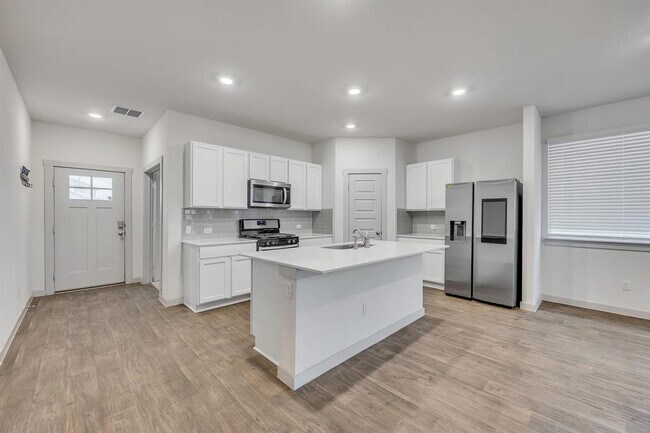 Building Photo - 210 Big Cypress Byu Rd