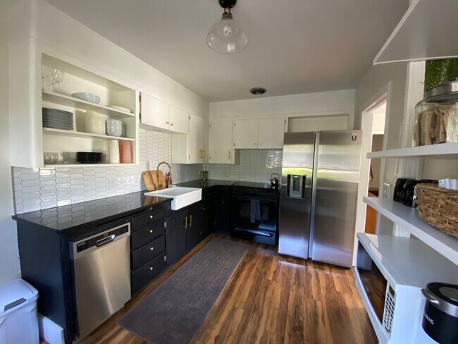 Cocina - 519 W Milwaukee Dr