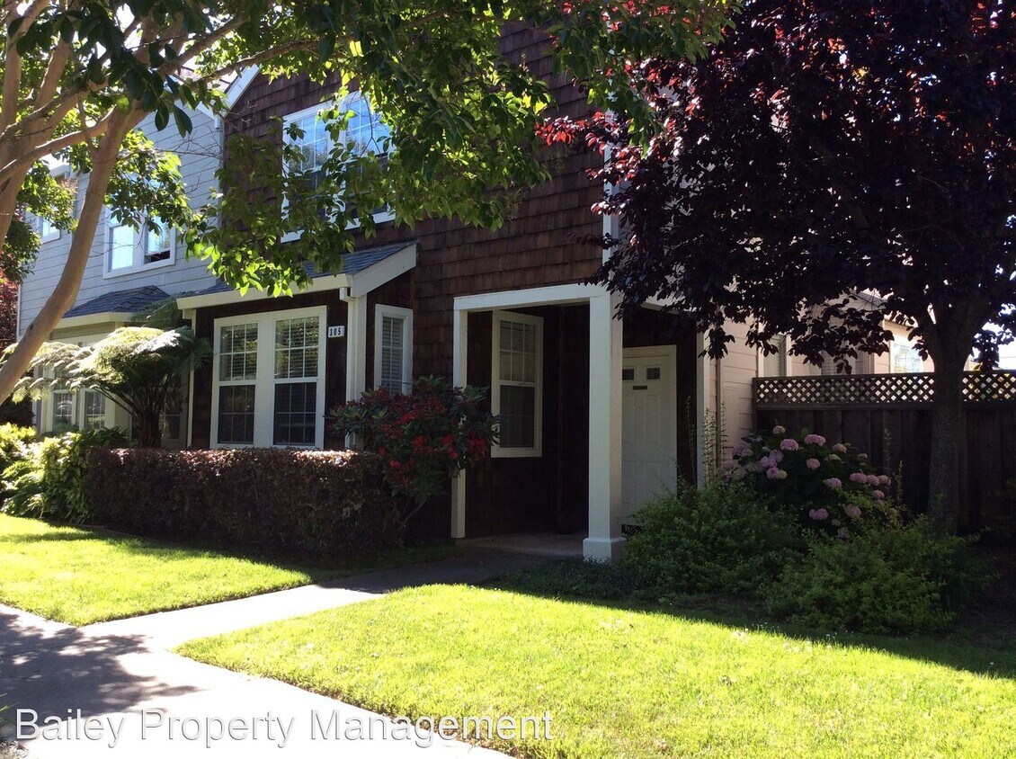 Foto principal - 3 br, 2.5 bath House - 305 Village Circle