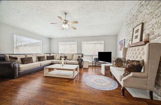 Foto del edificio - 16147 New Field Dr