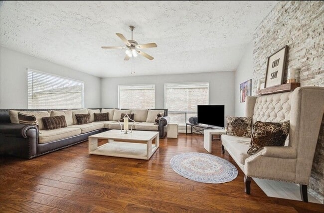 Photo - 16147 New Field Dr House