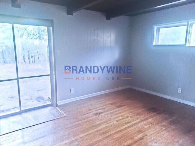Foto del edificio - SPACIOUS 3 BR with FENCED-IN BACKYARD!! Ap...
