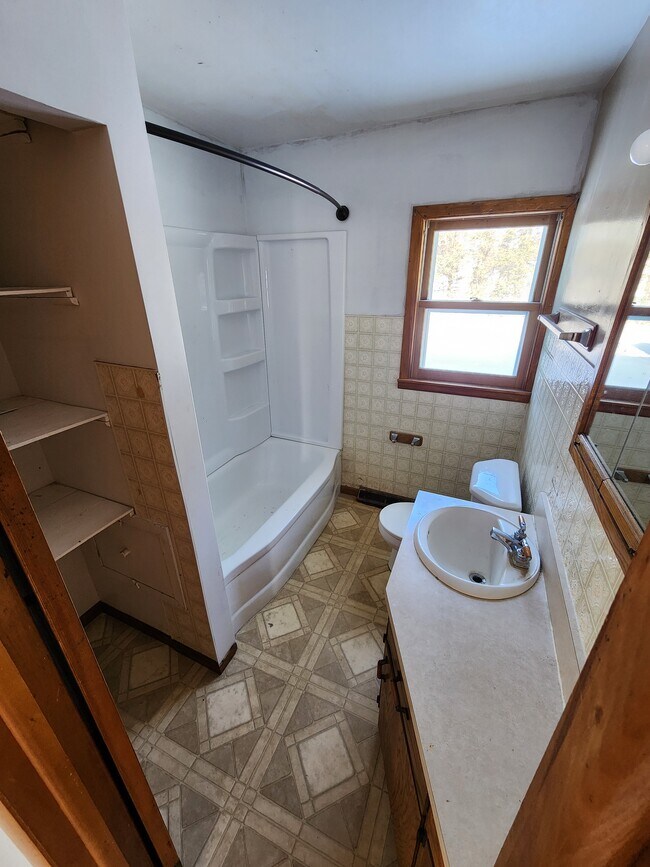 Foto del edificio - 306 W 4th Ave S