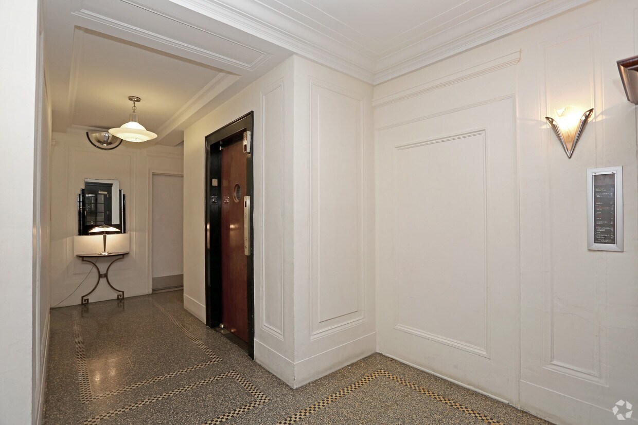 Foto principal - 192 E 75th St
