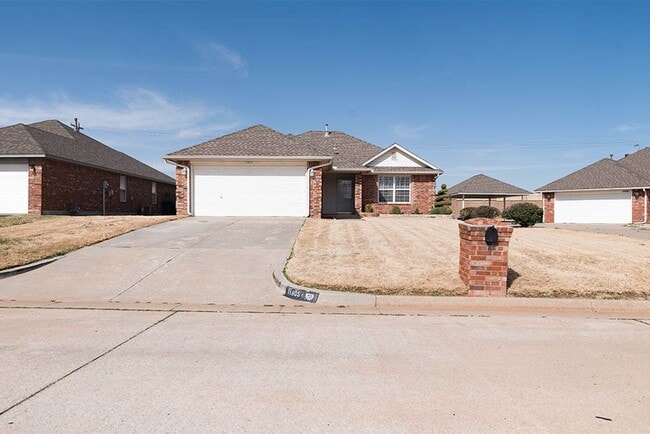 Building Photo - 3 Bed 2 Bath Next to I-40 in Yukon!
