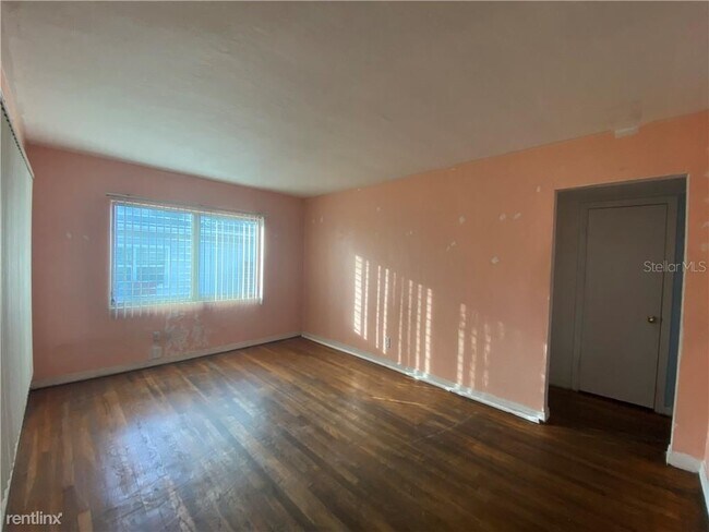 Building Photo - 2 br, 1 bath House - 2901 Primrose Ct