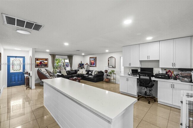 Foto del edificio - 3701 NW 114th Ave