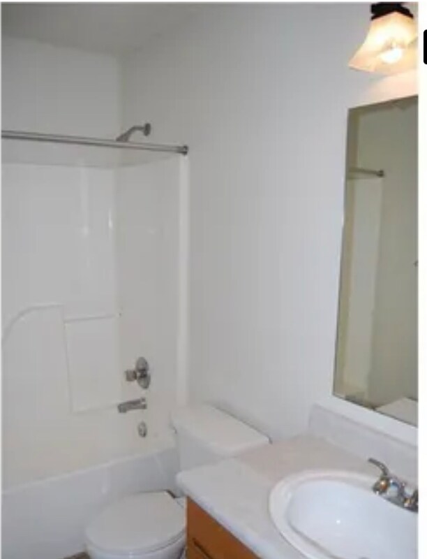 Foto del edificio - 109 E Flat Rock Dr