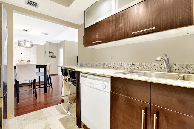 Building Photo - 6815 Willow Wood Dr