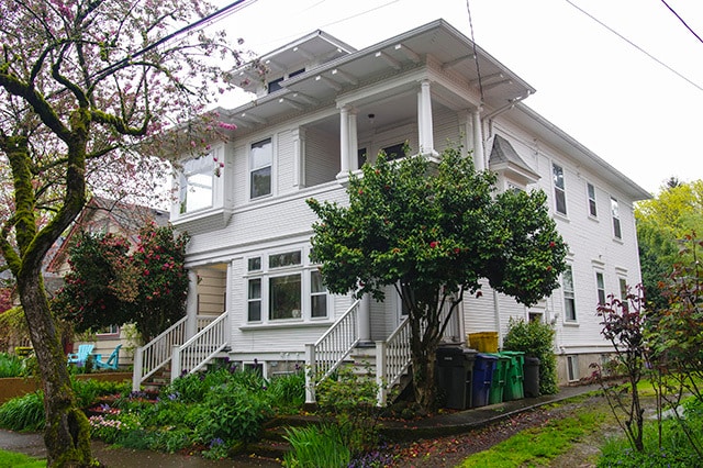 Building Photo - 1625 SE Pine St