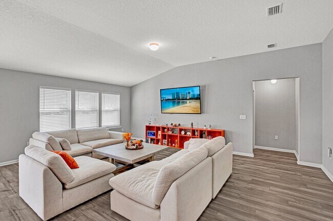 Foto del edificio - Move-In Ready 4BR Home. Split Floor Plan. 2-Car Garage & Pet Friendly!