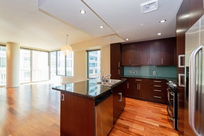 Building Photo - 2200 Westlake / Live2200 - 1 bedroom + den