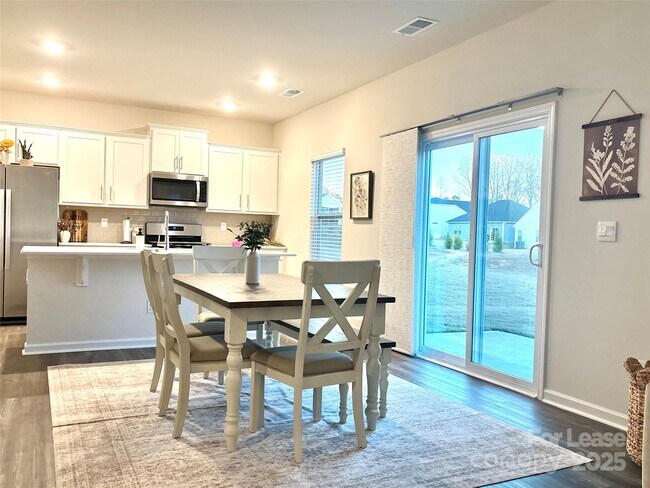 Foto del edificio - 3667 Mercer St