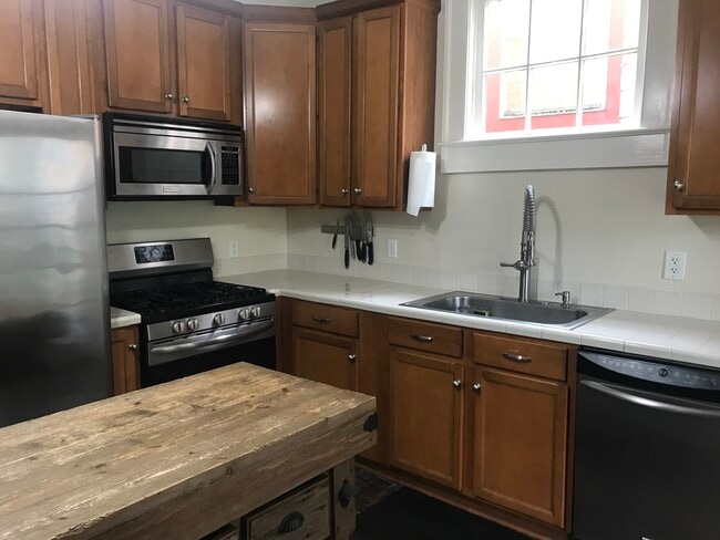 Kitchen - 4436 General Pershing St