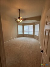 Building Photo - 6808 Rosita Oak Dr