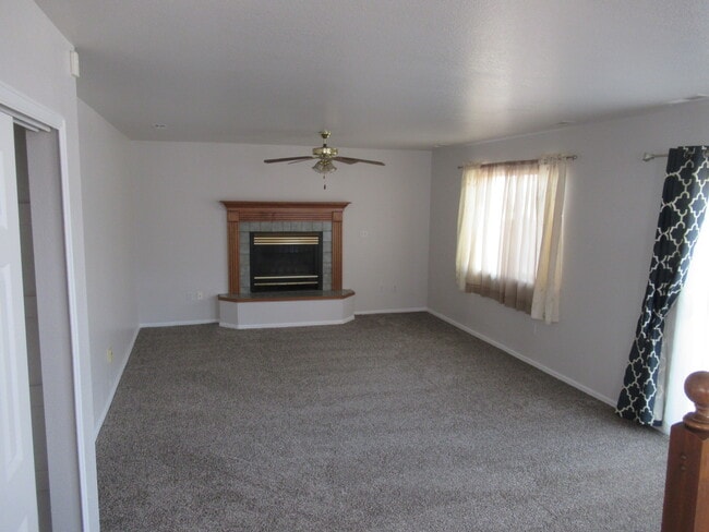 Building Photo - 3190 Leoti Dr