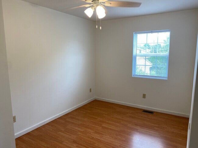 Building Photo - 9 - 13 E Verity St.