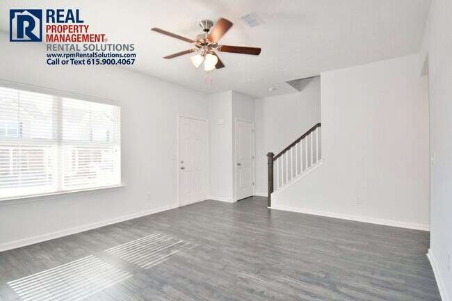 Foto del edificio - Amazing 3BR/2.5BA Mboro townhome 1mi from I-24! Triple Blackman Schools!