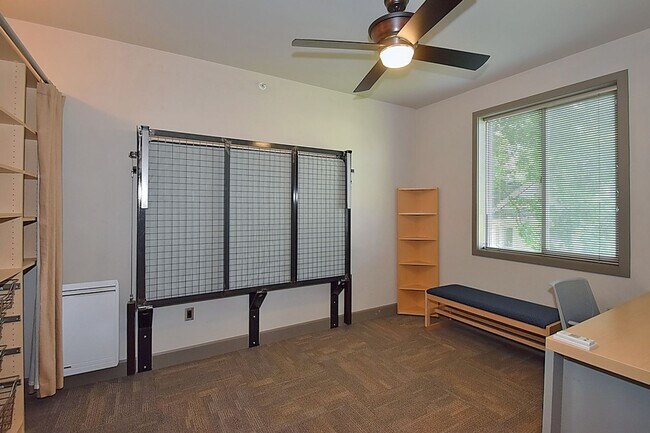 Building Photo - The Gee