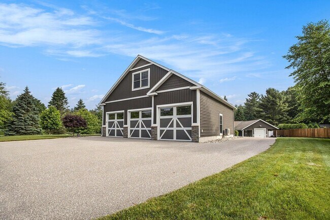 Building Photo - 1398 N Lakeshore Dr