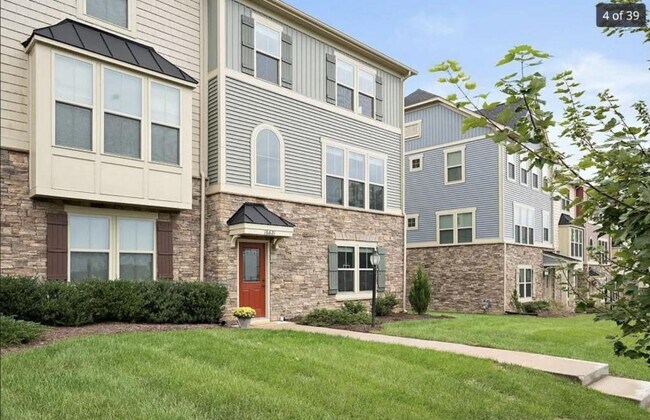 Foto del edificio - 16621 Gossamer Dr