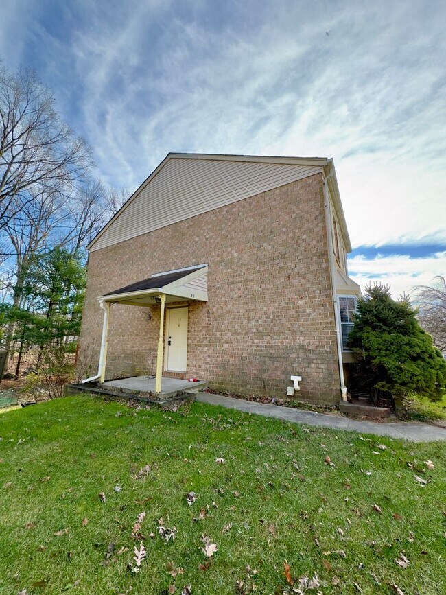 Foto del edificio - Spacious 4Bed/3.5Bath in Catonsville