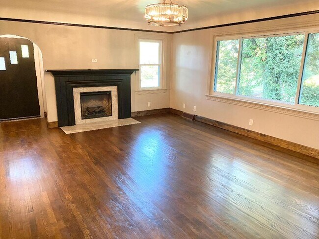 Building Photo - 5004 Holston Dr