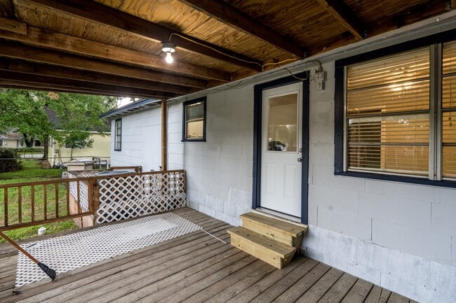 Building Photo - 503 Carrell St