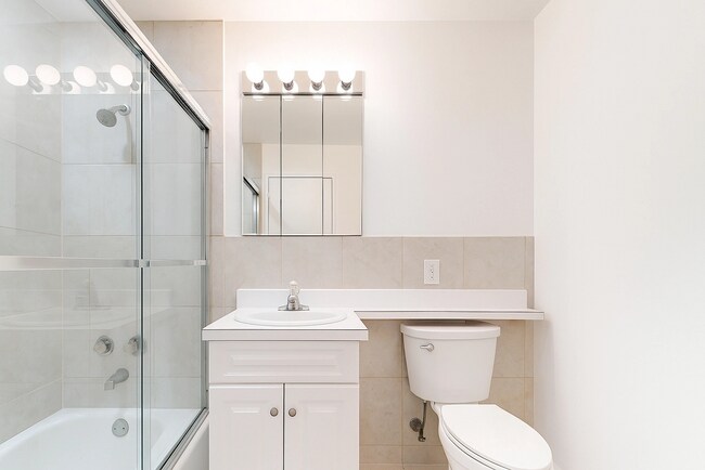 Foto del edificio - 156 E 83rd St