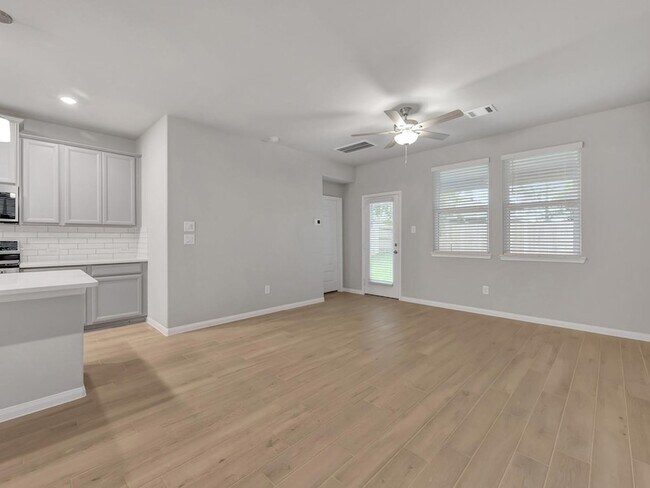 Building Photo - 18757 Timber Gln Dr